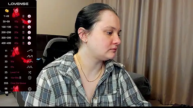 Snapshot of AlanaBrox chatting on November 17, 11:38 am AlanaBrox online show from November 17, 11:38 am