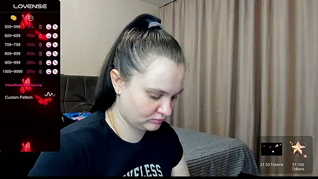 Snapshot of AlanaBrox chatting on December 20, 3:24 am AlanaBrox online show from December 20, 3:24 am