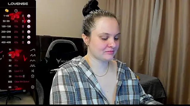 Snapshot of AlanaBrox chatting on December 22, 4:26 pm AlanaBrox online show from December 22, 4:26 pm