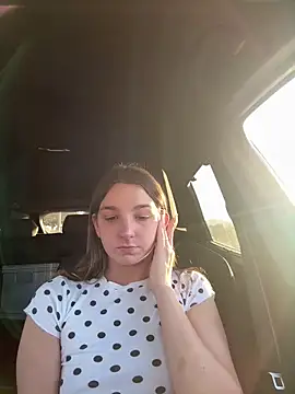 DoriDeluxe66 online show from September 18, 6:26 am