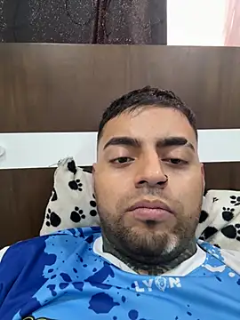 Snapshot of alejo10y7 chatting on April 6, 12:50 pm alejo10y7 online show from April 6, 12:50 pm