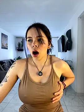 Snapshot of carolina16love chatting on October 5, 9:02 pm carolina16love online show from October 5, 9:02 pm