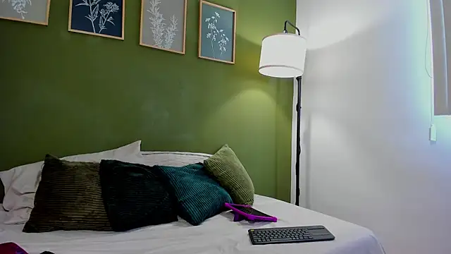 karlye 5 online show from February 16, 1:40 pm