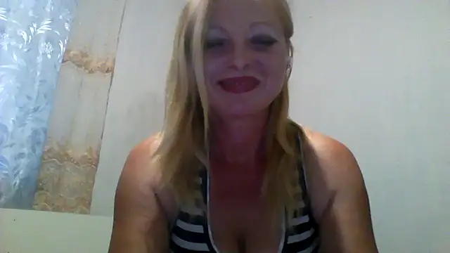 Snapshot of Lola_115 chatting on June 11, 5:44 pm Lola 115 online show from June 11, 5:44 pm
