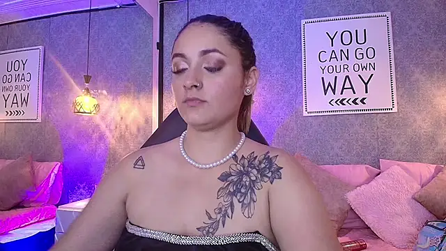 Snapshot of Emiily_W chatting on February 7, 1:43 pm Emiily W online show from February 7, 1:43 pm