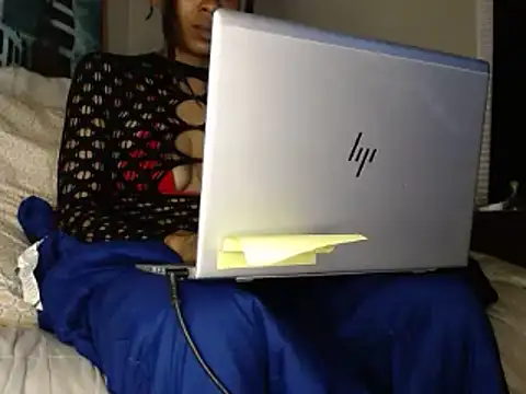 Snapshot of EmpressSunshine chatting on December 19, 6:12 am EmpressSunshine online show from December 19, 6:12 am