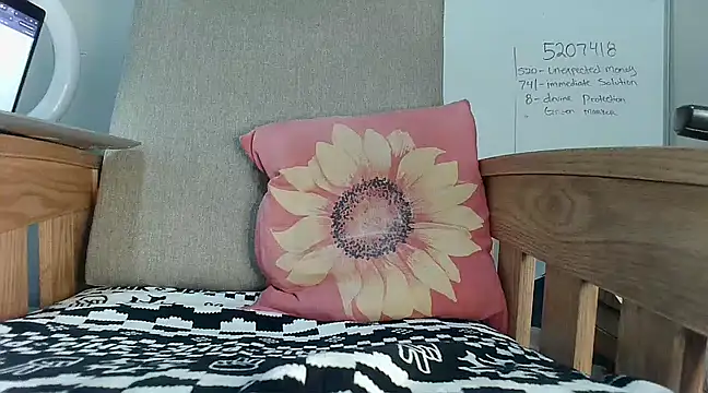 Snapshot of EmpressSunshine chatting on March 13, 2:49 am EmpressSunshine online show from March 13, 2:49 am