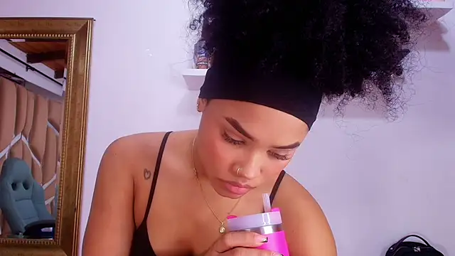 Snapshot of naia_blessed chatting on October 6, 7:22 pm naia blessed online show from October 6, 7:22 pm