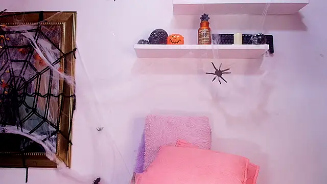 Snapshot of naia_blessed chatting on October 21, 7:14 pm naia blessed online show from October 21, 7:14 pm