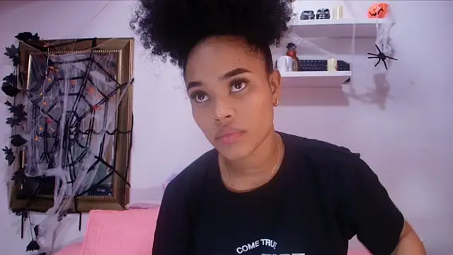 Snapshot of naia_blessed chatting on October 30, 9:15 pm naia blessed online show from October 30, 9:15 pm