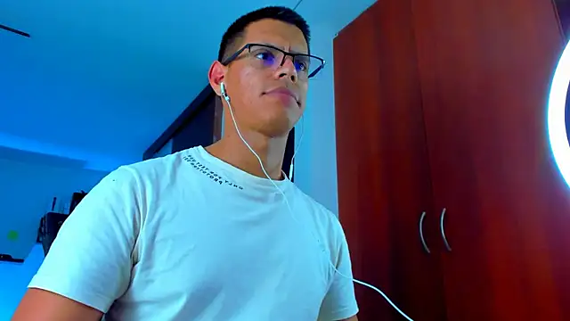 Snapshot of _John_Boy_ chatting on December 15, 12:51 am John Boy online show from December 15, 12:51 am