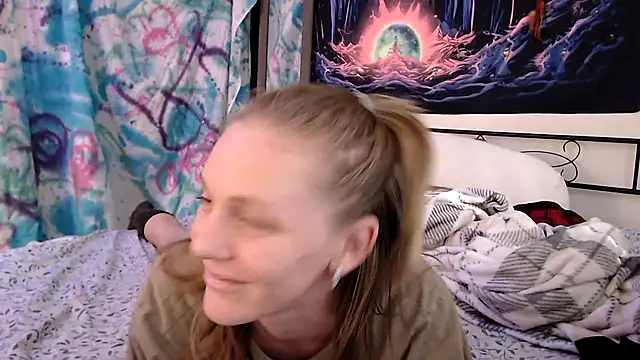 Snapshot of coryandthepeach chatting on December 23, 8:47 pm coryandthepeach online show from December 23, 8:47 pm