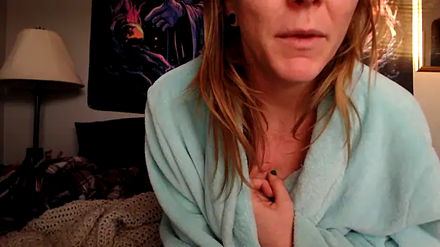 Snapshot of coryandthepeach chatting on February 18, 2:49 pm coryandthepeach online show from February 18, 2:49 pm