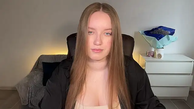 Snapshot of EvaMaddison chatting on April 5, 4:53 am EvaMaddison online show from April 5, 4:53 am