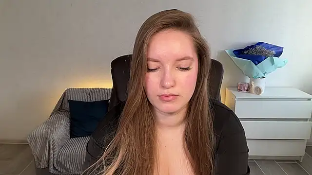 Snapshot of EvaMaddison chatting on April 6, 6:47 am EvaMaddison online show from April 6, 6:47 am