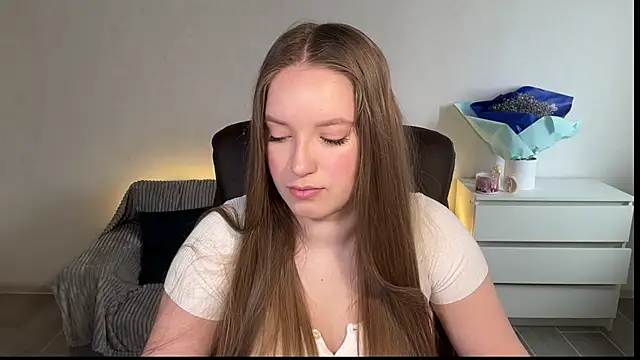 Snapshot of EvaMaddison chatting on April 11, 6:40 am EvaMaddison online show from April 11, 6:40 am