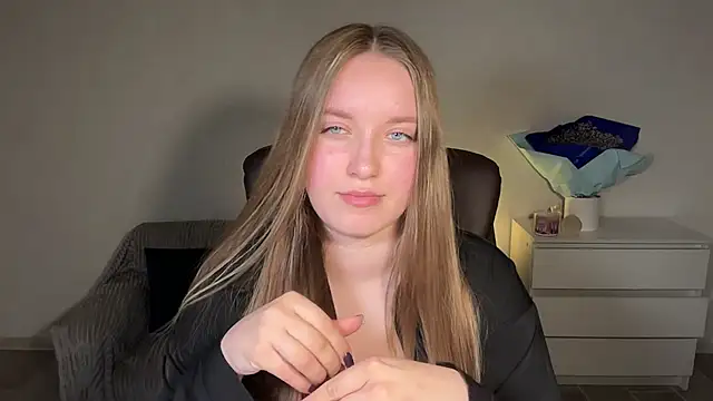 Snapshot of EvaMaddison chatting on April 18, 7:58 pm EvaMaddison online show from April 18, 7:58 pm