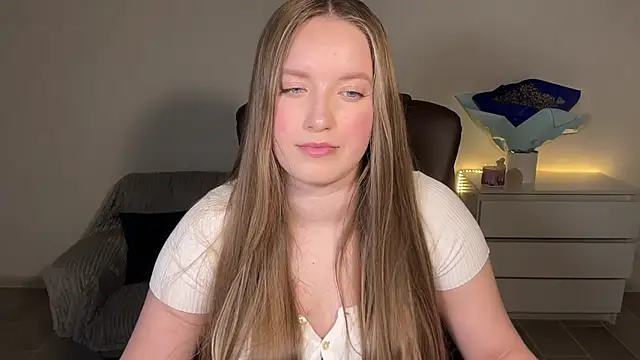 Snapshot of EvaMaddison chatting on April 25, 7:33 pm EvaMaddison online show from April 25, 7:33 pm