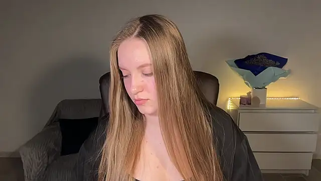 Snapshot of EvaMaddison chatting on April 26, 7:33 pm EvaMaddison online show from April 26, 7:33 pm