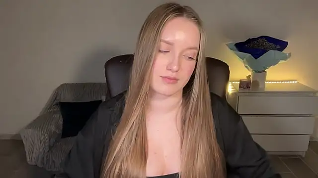 Snapshot of EvaMaddison chatting on April 27, 7:56 pm EvaMaddison online show from April 27, 7:56 pm