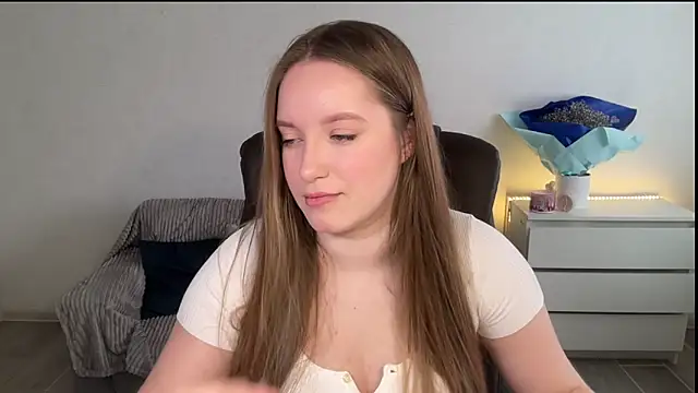Snapshot of EvaMaddison chatting on April 29, 5:55 am EvaMaddison online show from April 29, 5:55 am