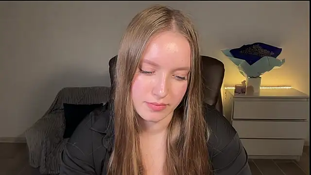 Snapshot of EvaMaddison chatting on May 4, 8:05 pm EvaMaddison online show from May 4, 8:05 pm