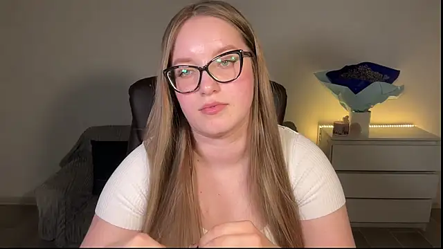 Snapshot of EvaMaddison chatting on May 5, 7:11 pm EvaMaddison online show from May 5, 7:11 pm