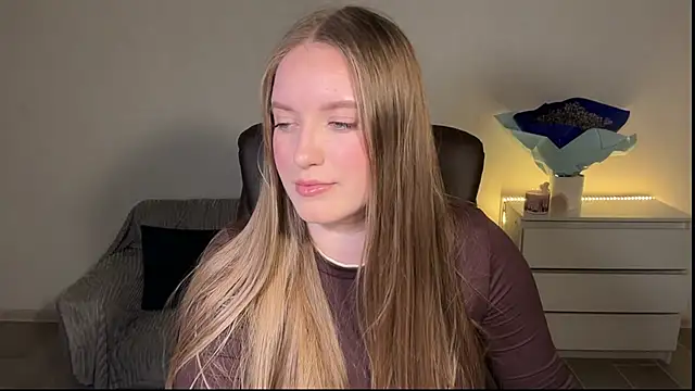Snapshot of EvaMaddison chatting on May 6, 7:19 pm EvaMaddison online show from May 6, 7:19 pm