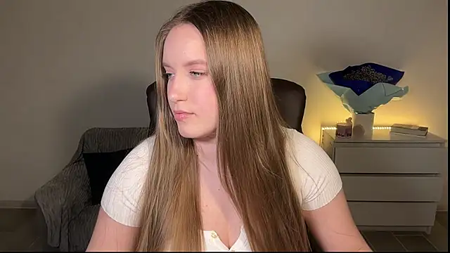 Snapshot of EvaMaddison chatting on May 9, 8:47 pm EvaMaddison online show from May 9, 8:47 pm
