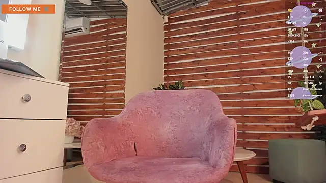 Snapshot of _MeganRain chatting on December 4, 8:45 am MeganRain online show from December 4, 8:45 am
