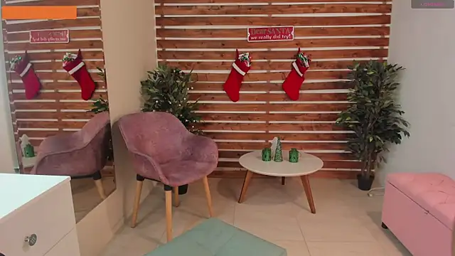 Snapshot of _MeganRain chatting on December 23, 6:44 am MeganRain online show from December 23, 6:44 am