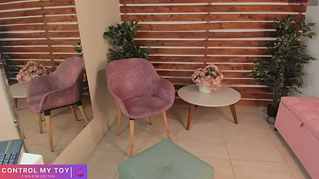 Snapshot of _MeganRain chatting on January 28, 5:43 am MeganRain online show from January 28, 5:43 am