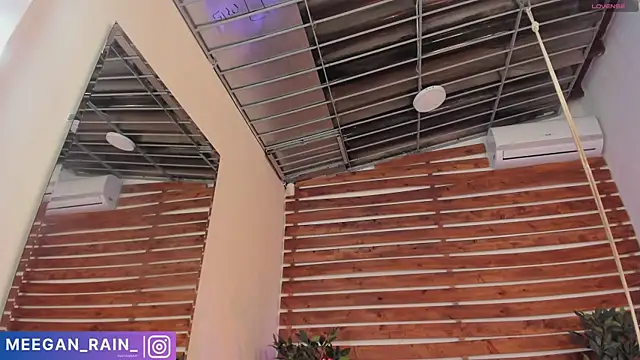Snapshot of _MeganRain chatting on February 16, 8:21 am MeganRain online show from February 16, 8:21 am