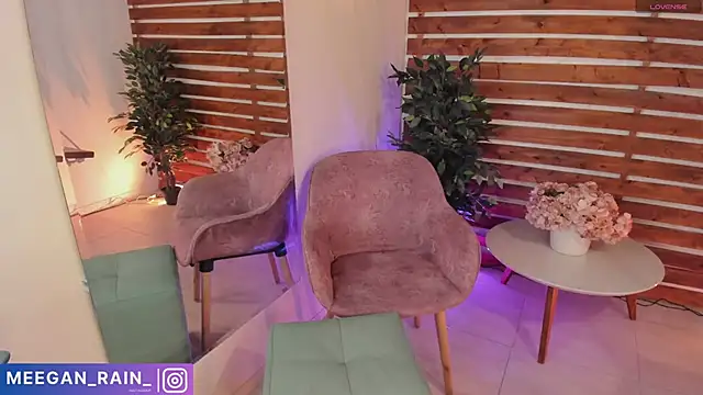 Snapshot of _MeganRain chatting on February 21, 8:07 am MeganRain online show from February 21, 8:07 am