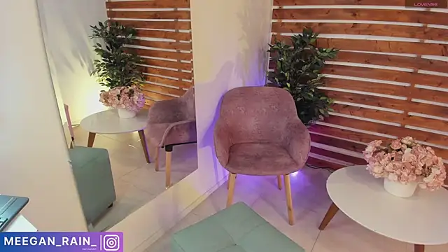 Snapshot of _MeganRain chatting on March 5, 8:10 am MeganRain online show from March 5, 8:10 am