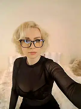 AureliaDoux online show from February 3, 1:51 pm