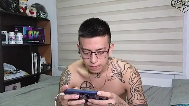 SIXXTOLOVE18 online show from November 5, 6:35 am