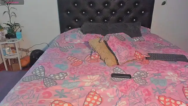 Snapshot of bonie_lov chatting on March 27, 12:49 am bonie lov online show from March 27, 12:49 am