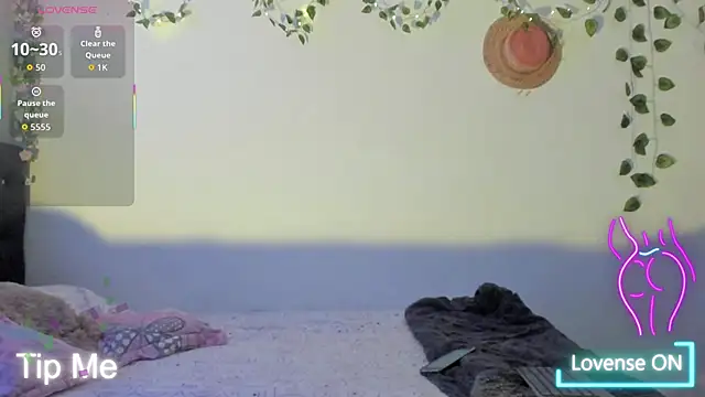 Snapshot of bonie_lov chatting on April 7, 1:39 am bonie lov online show from April 7, 1:39 am