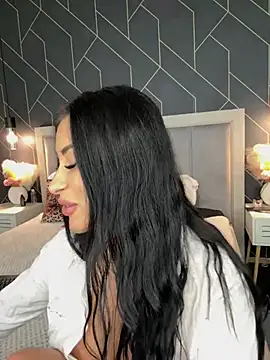 EmyLaveau online show from February 19, 12:00 pm