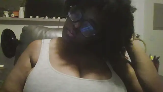 Snapshot of MissCC99 chatting on October 6, 12:52 am MissCC99 online show from October 6, 12:52 am