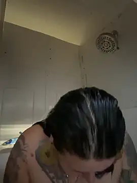 Snapshot of evacheers chatting on October 23, 6:39 pm evacheers online show from October 23, 6:39 pm