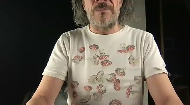 Snapshot of GioApri chatting on February 23, 11:47 pm GioApri online show from February 23, 11:47 pm