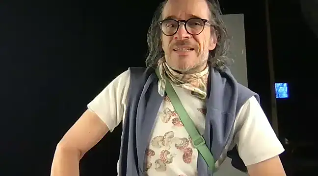 Snapshot of GioApri chatting on February 27, 4:53 pm GioApri online show from February 27, 4:53 pm