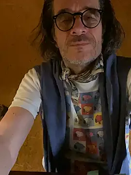 Snapshot of GioApri chatting on March 21, 10:39 pm GioApri online show from March 21, 10:39 pm