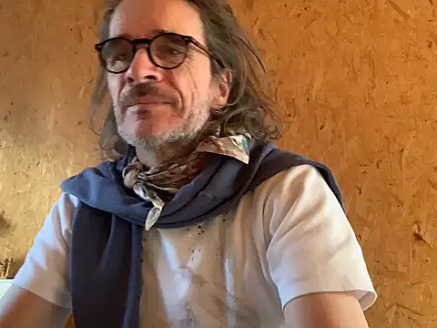 Snapshot of GioApri chatting on January 14, 12:00 pm GioApri online show from January 14, 12:00 pm