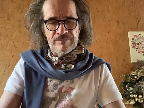 Snapshot of GioApri chatting on January 16, 9:35 am GioApri online show from January 16, 9:35 am