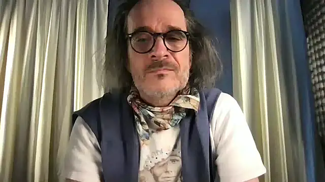 Snapshot of GioApri chatting on February 20, 1:33 pm GioApri online show from February 20, 1:33 pm