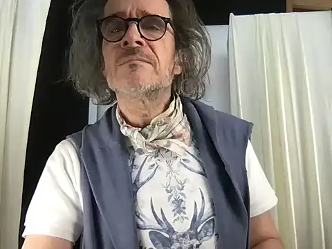 Snapshot of GioApri chatting on April 12, 12:32 pm GioApri online show from April 12, 12:32 pm