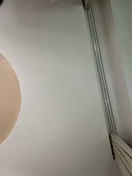 Snapshot of remirann_ chatting on September 25, 6:33 pm remirann  online show from September 25, 6:33 pm